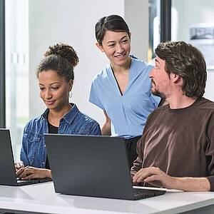 EDV-Kurs Teilnehmende im EDV-Kurs