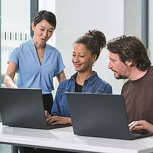 Lerngruppe am PC Lerngruppe am PC