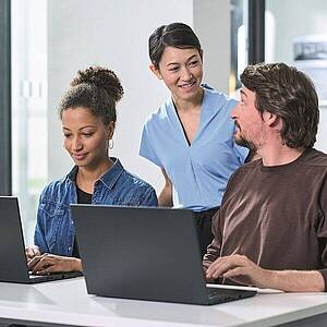 Computerkurs F.Schemann Kleine Arbeitsgruppe im Computerkurs