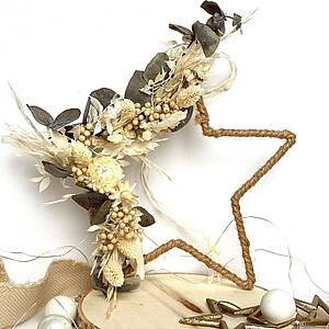 Trockenblumenstern Foto Trockenblumenstern mit Adventsdeko